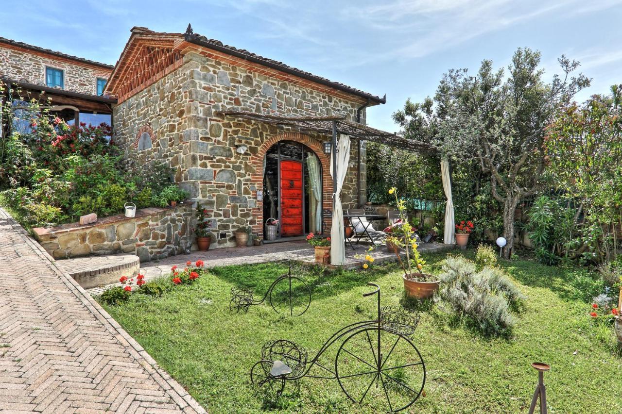 Casa Vacanze La Porta Vinci Exterior photo